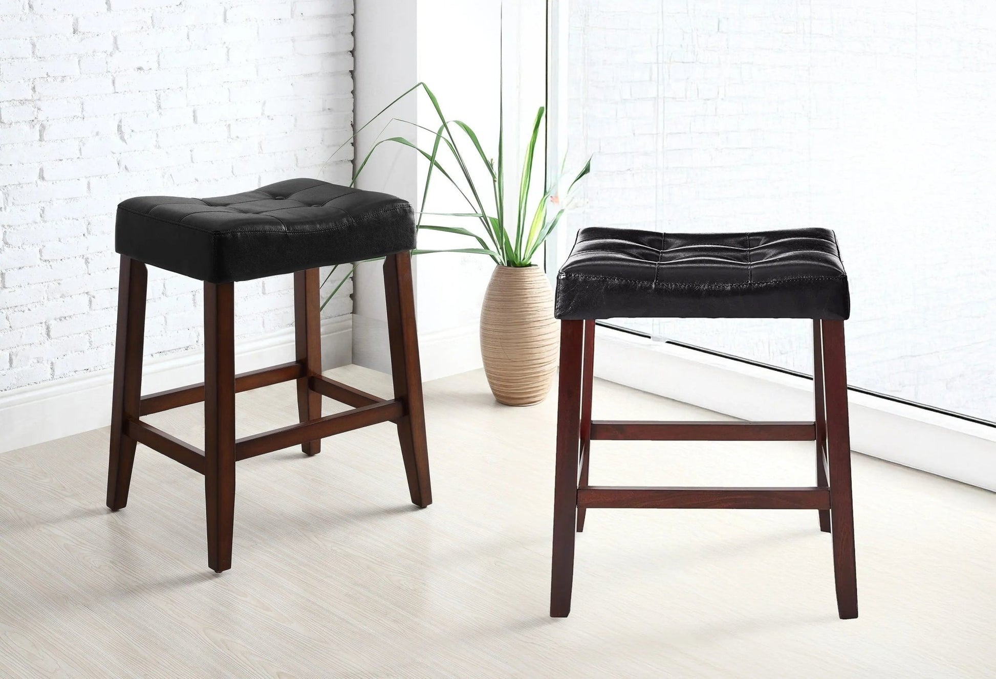 Kent - Saddle Chair - Ferro Furniture
